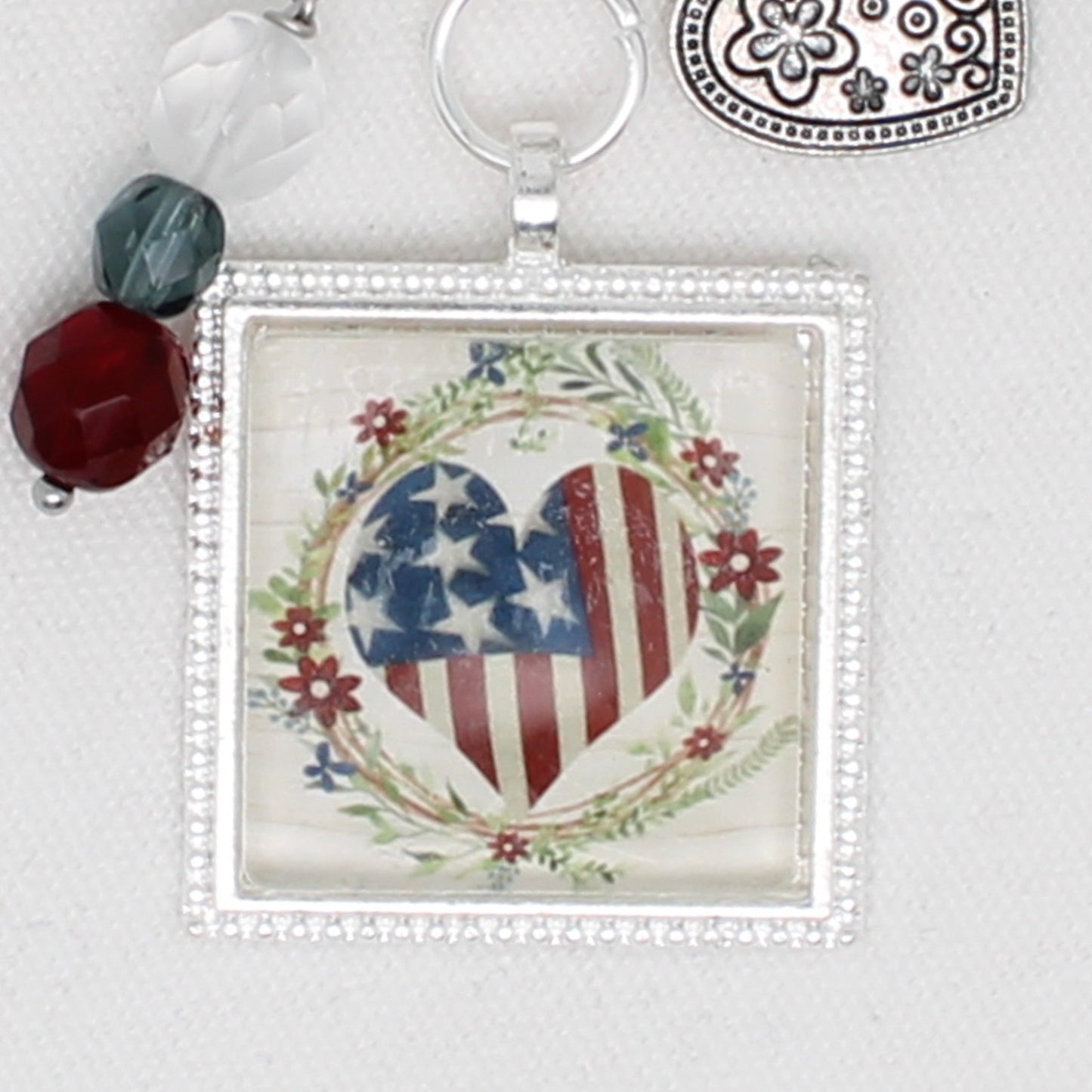 American Wreath Zipper Pull/ Mini- Fob