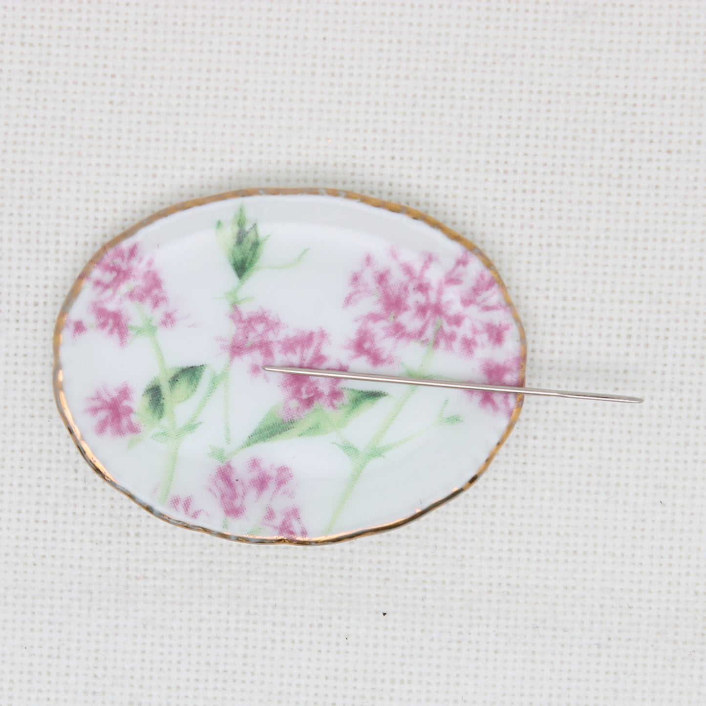 Floral China Magnetic Needle Minder