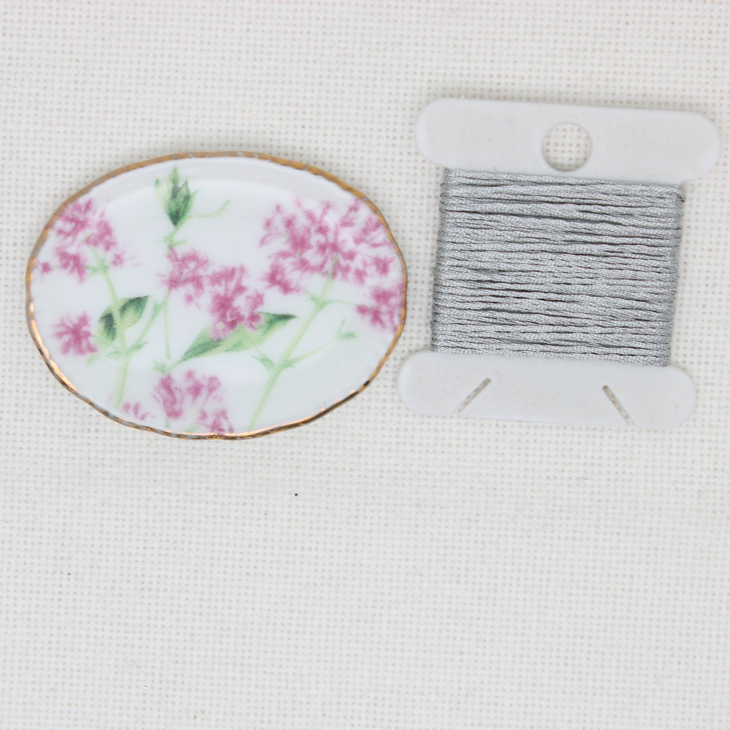 Floral China Magnetic Needle Minder