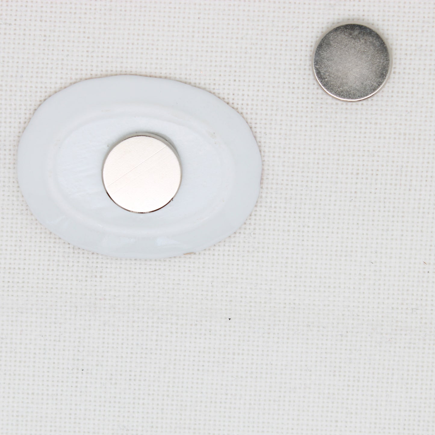 Floral China Magnetic Needle Minder