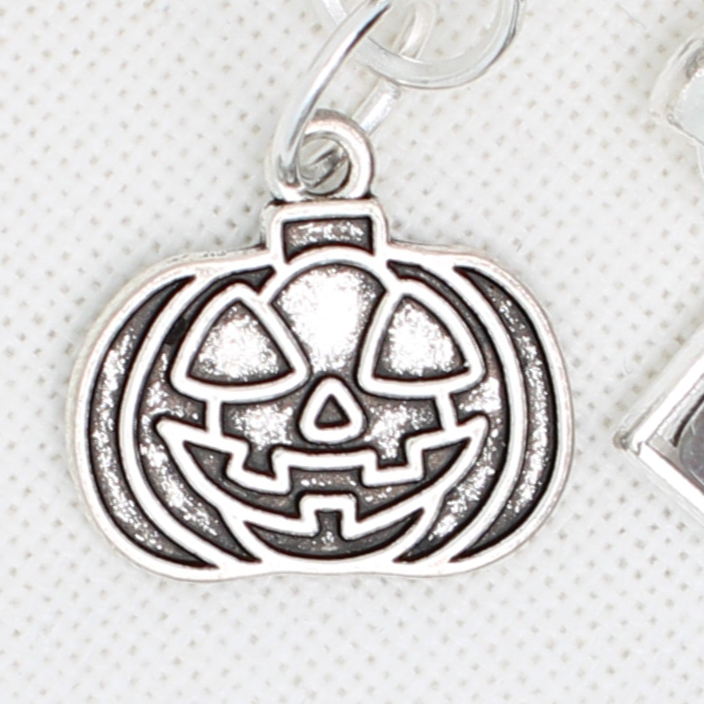 Boo Floss Ring