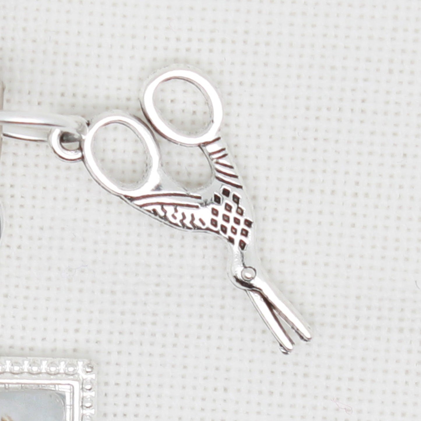 Cross Stitch And Embroidery Zipper Pull/ Mini-Fob