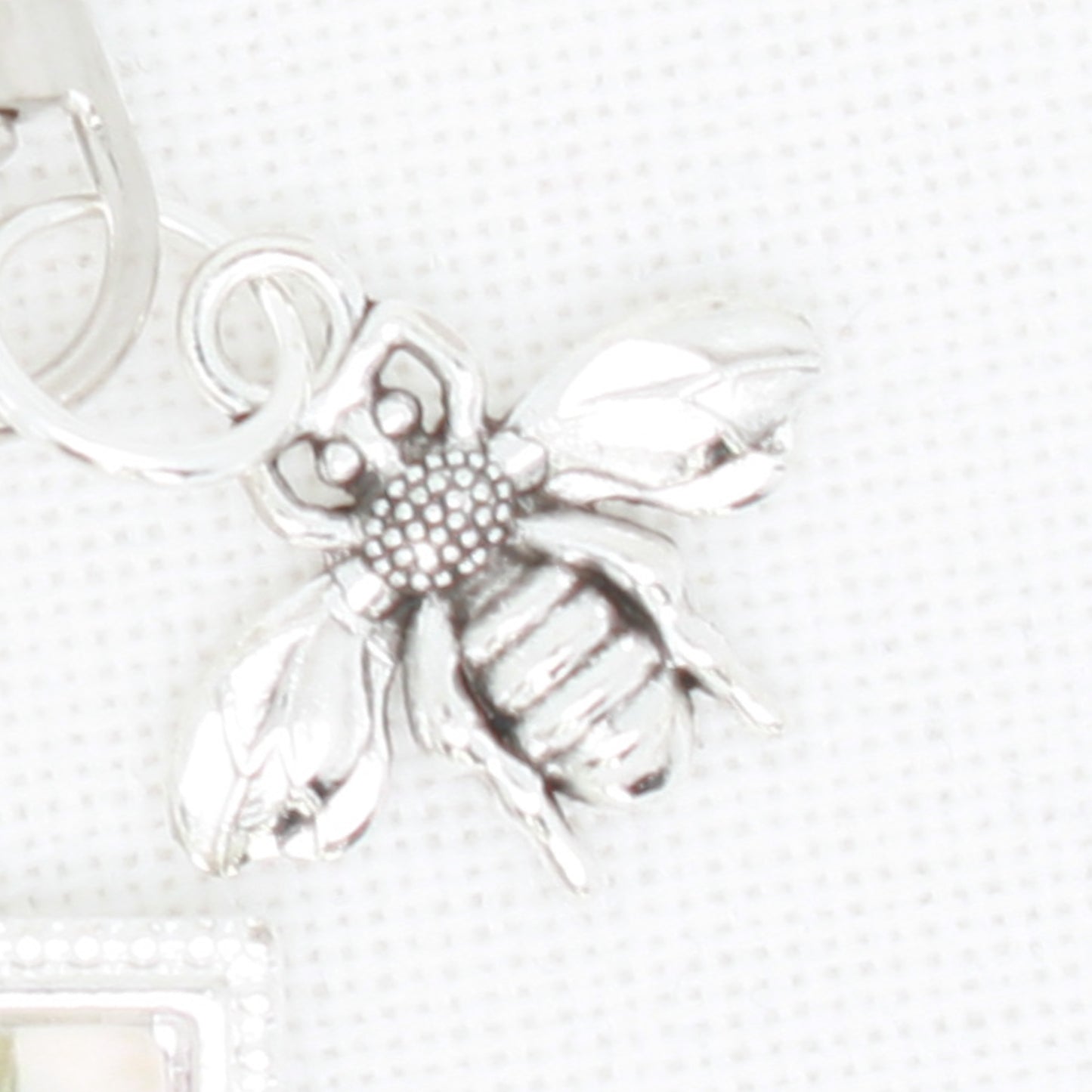 Bee And Flowers Zipper Pull/ Mini-Fob