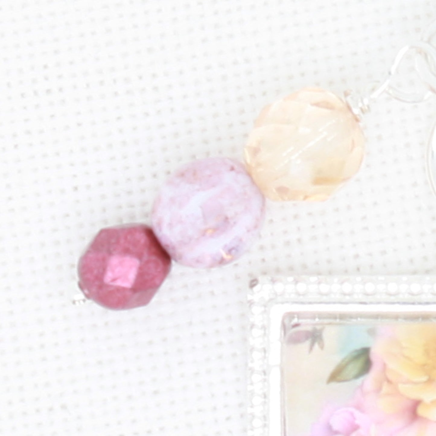 Bee And Flowers Zipper Pull/ Mini-Fob