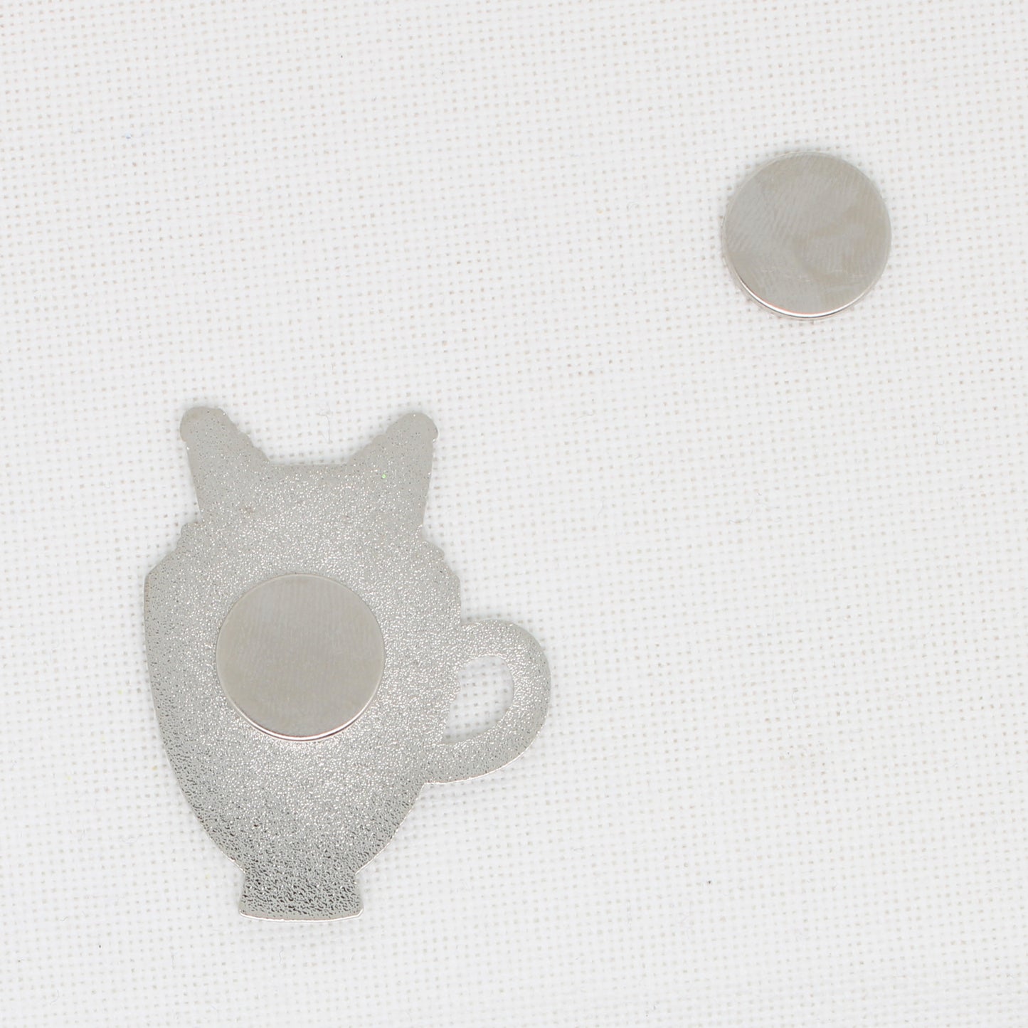 Kitty In Cup  Magnetic Needle Minder