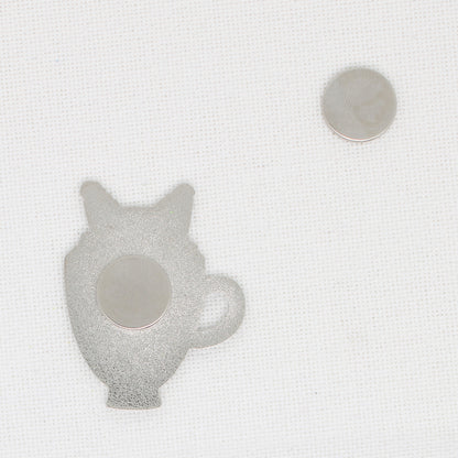 Kitty In Cup  Magnetic Needle Minder