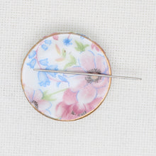 Floral China Magnetic Needle Minder