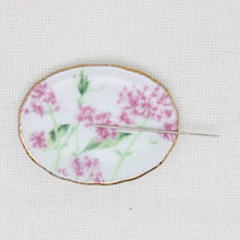 Floral China Magnetic Needle Minder