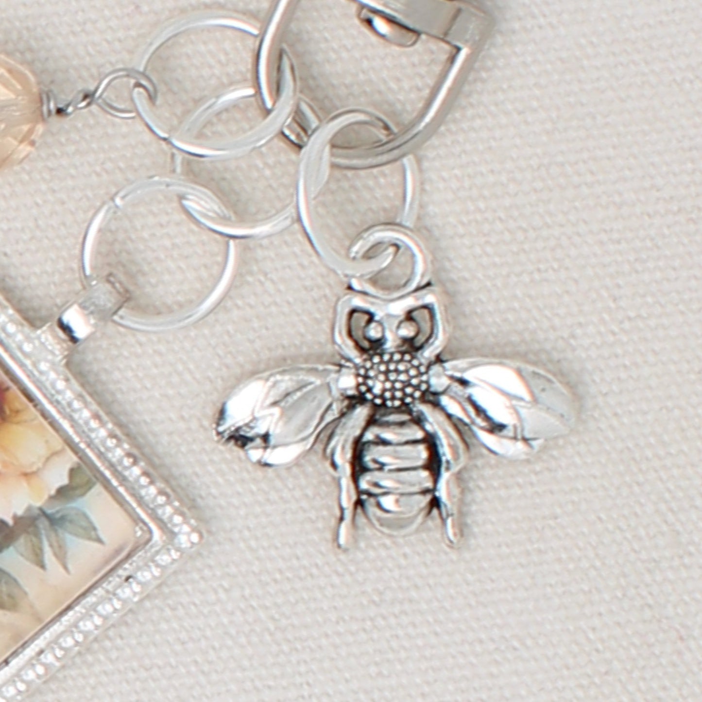 Bee And Flowers Zipper Pull/ Mini-Fob