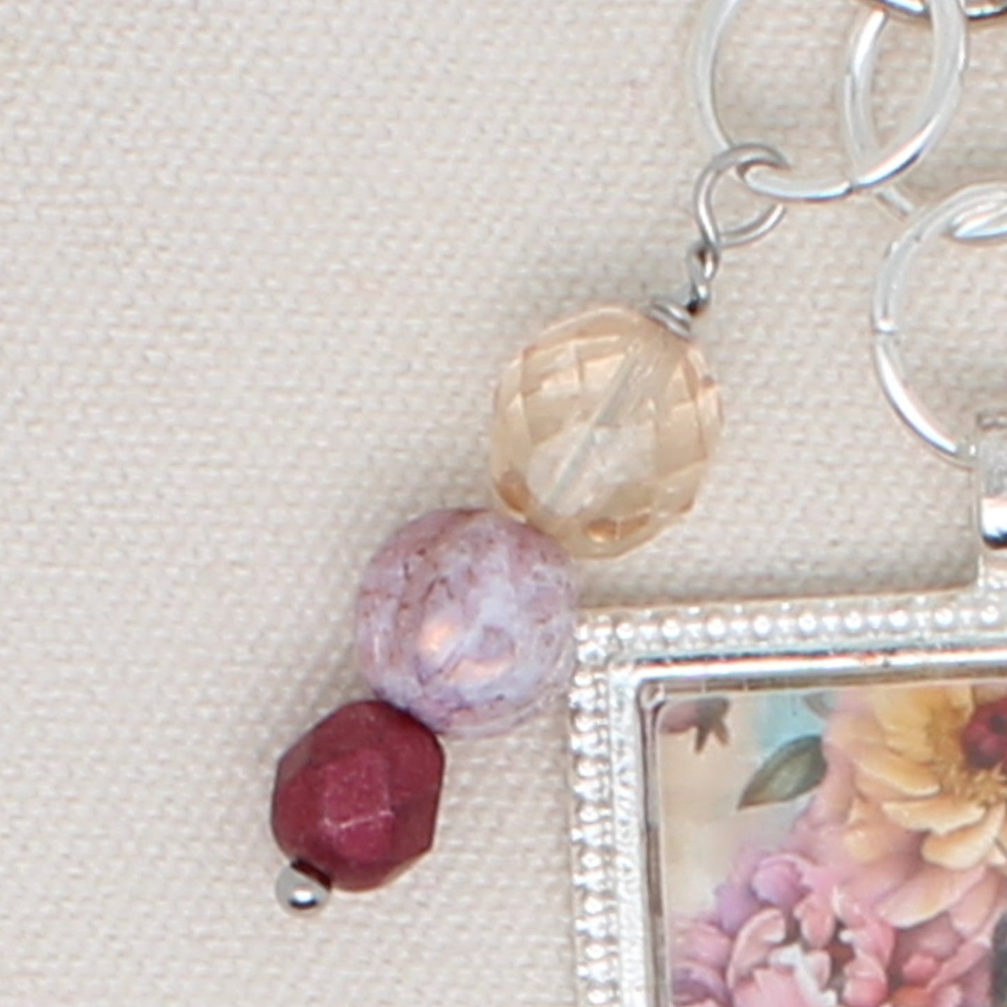 Bee And Flowers Zipper Pull/ Mini-Fob