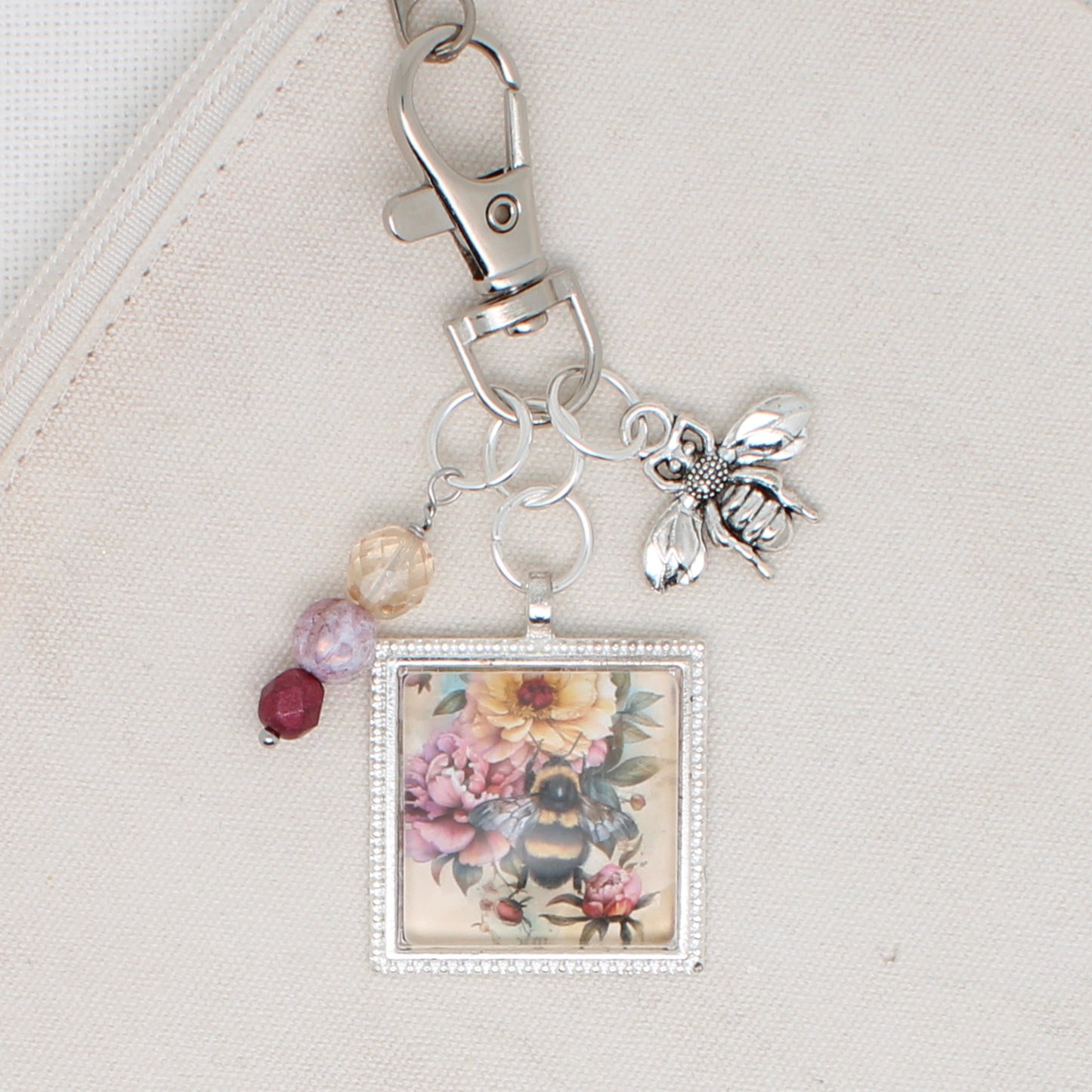 Bee And Flowers Zipper Pull/ Mini-Fob