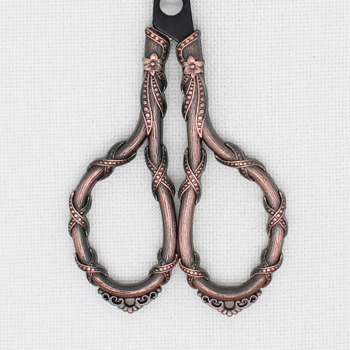 Unique Ribbon Design Embroidery Scissors