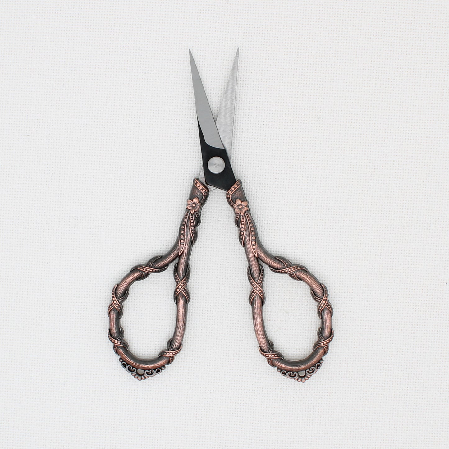 Unique Ribbon Design Embroidery Scissors