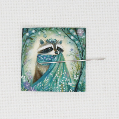 Winter Animals Raccoon Needle Minder