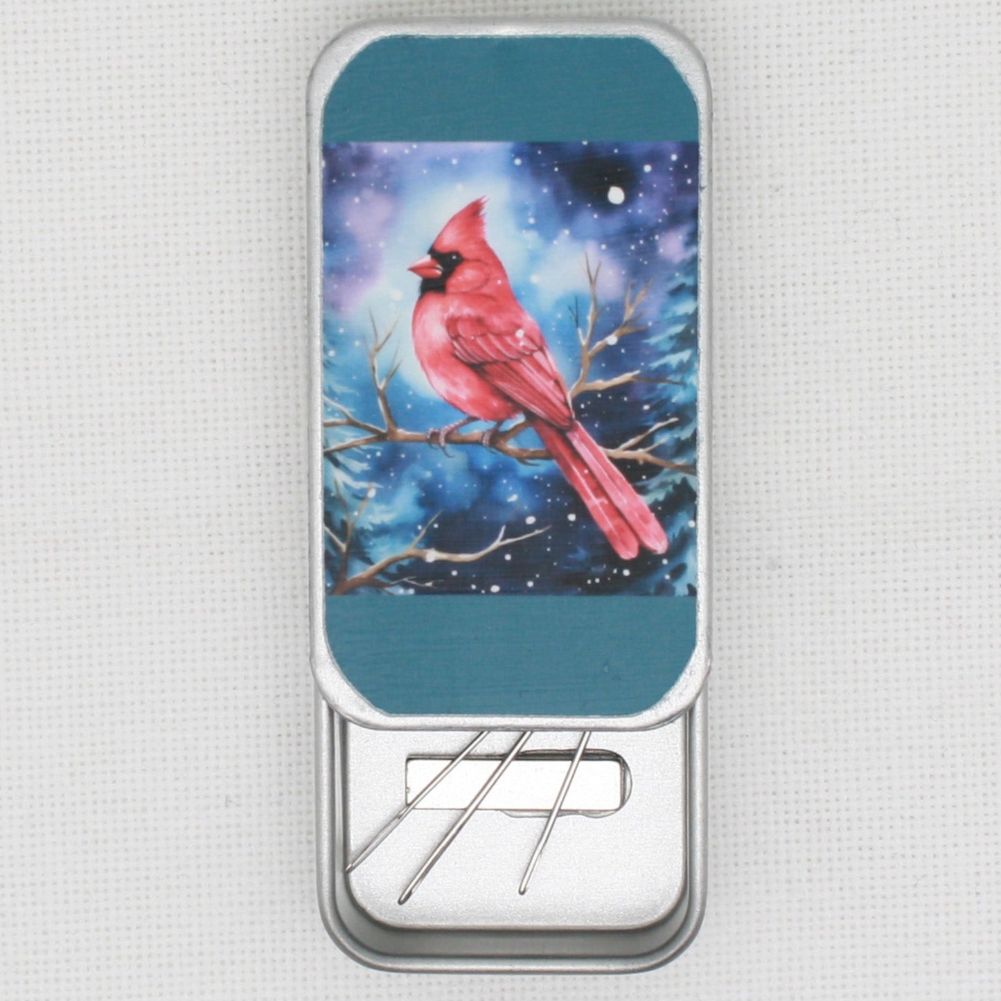 Wintere Cardnial Needle Tin